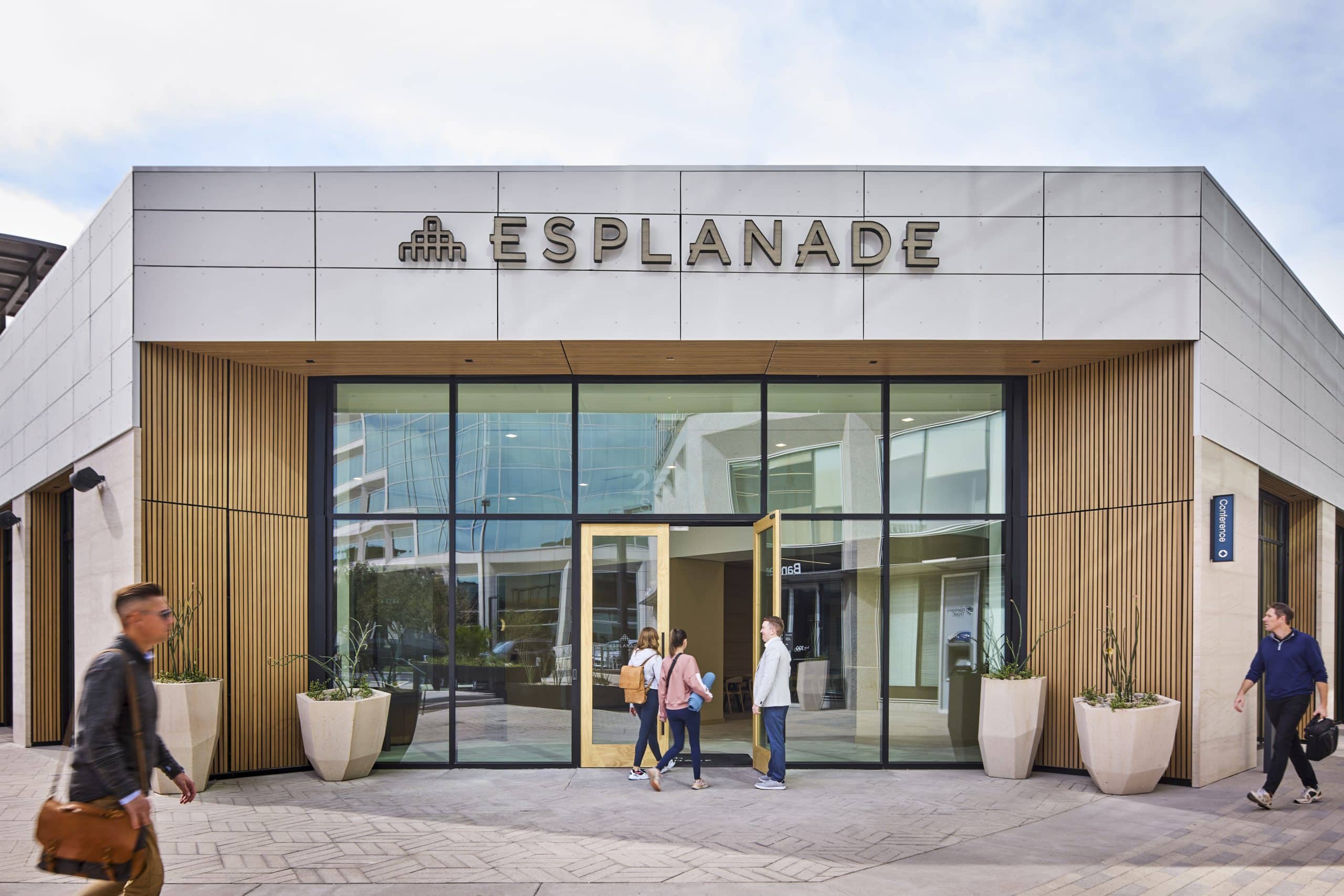 Exterior dimensional lettering